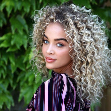 أفكار متنوعة للحصول على لون بروندي مميز لشعركِ