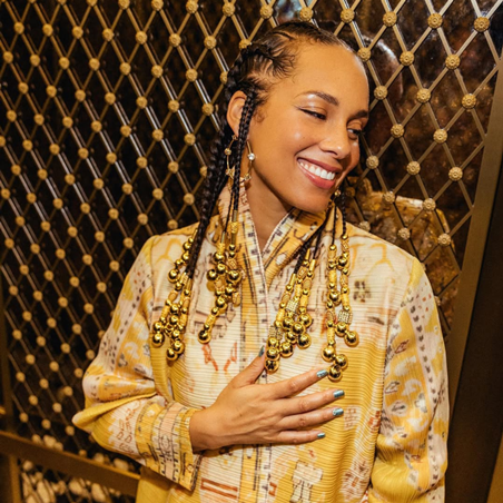 إليكِ أفكار إكسسوارات لتزيين ضفائركِ في موسم الاحتفالات