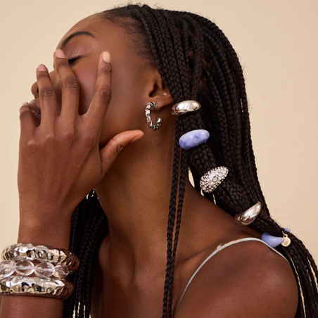 إليكِ أفكار إكسسوارات لتزيين ضفائركِ في موسم الاحتفالات