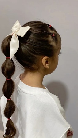 استوحي تسريحات شعر بنات مناسبة للمدرسة