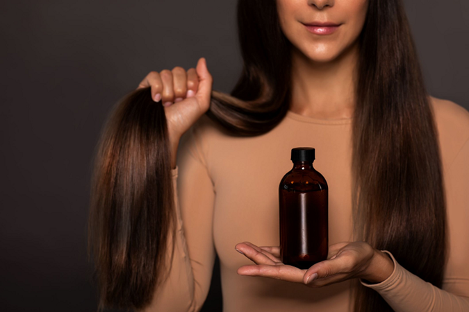 هل يساعد زيت الخروع شعرك على النمو فعلا؟