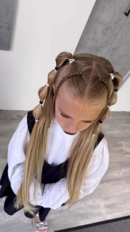 استوحي تسريحات شعر بنات مناسبة للمدرسة