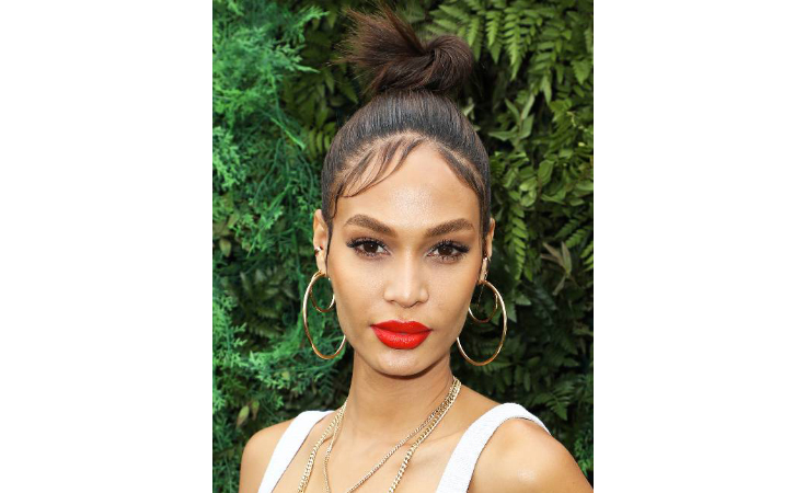 الكعكة الفوضوية تمنحكِ لوكاً طبيعياً.. هل تعتمدينها على غرار نجمات هوليوود؟