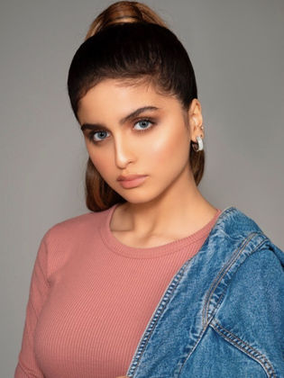 منى السابر لحلا الترك في تسجيل مسرّب: رح افضحكم وخلي سمعتكم على كل لسان