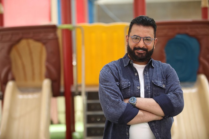 محمد حمدي يجمع بين الإيقاع والرومانسية في 