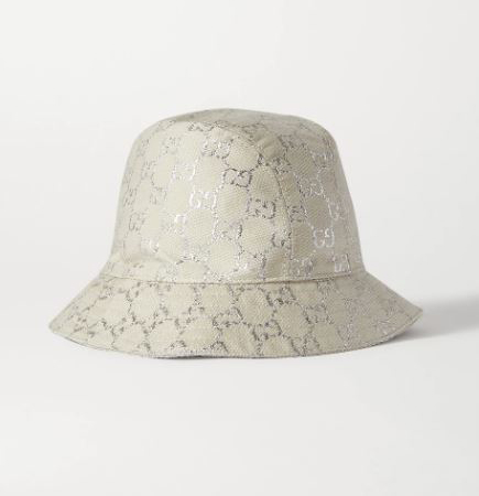قبعة الـ Bucket Hat هي المفضّلة لدى عارضات الأزياء ولدينا هذا الصيف