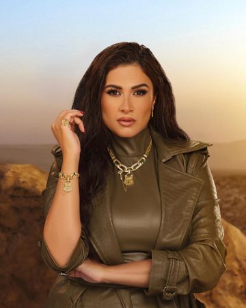 مشادة كلامية حادة بين ياسمين عبد العزيز ومحمد سامي بسبب مي عمر