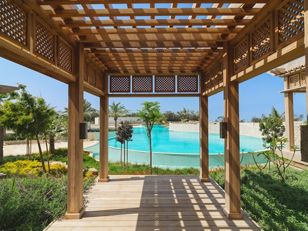 هيفاء وهبي تُشعل أجواء عيد الحب في مدينة الأحلام المتوسطية بقبرص