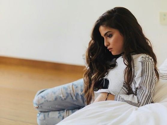 بالفيديو.. وصلة غناء تجمع حلا الترك وشقيقها