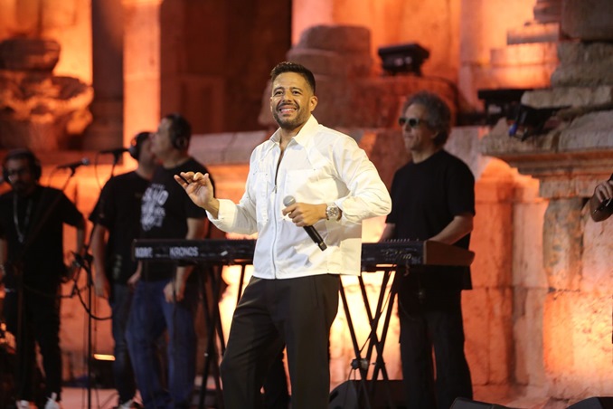 محمد حماقي يوجه رسالة للجمهور من جرش