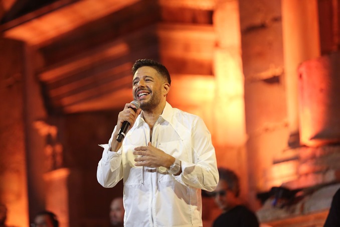 محمد حماقي يوجه رسالة للجمهور من جرش