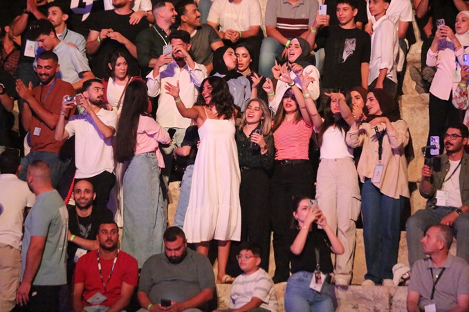 محمد حماقي يوجه رسالة للجمهور من جرش