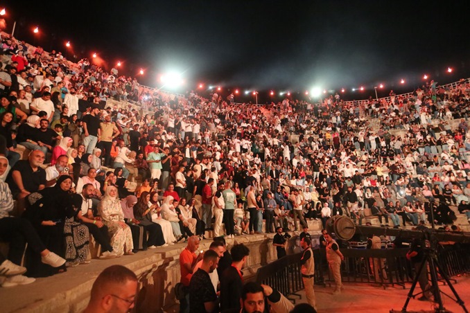 محمد حماقي يوجه رسالة للجمهور من جرش