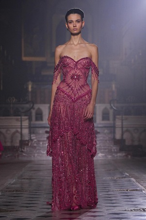 جورج حبيقة يقدم قراءة خاصة للأنوثة في أسبوع باريس للموضة