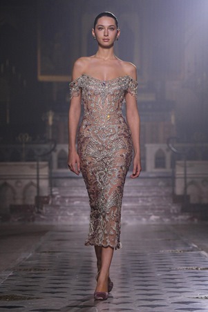 جورج حبيقة يقدم قراءة خاصة للأنوثة في أسبوع باريس للموضة