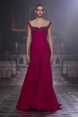 جورج حبيقة يقدم قراءة خاصة للأنوثة في أسبوع باريس للموضة