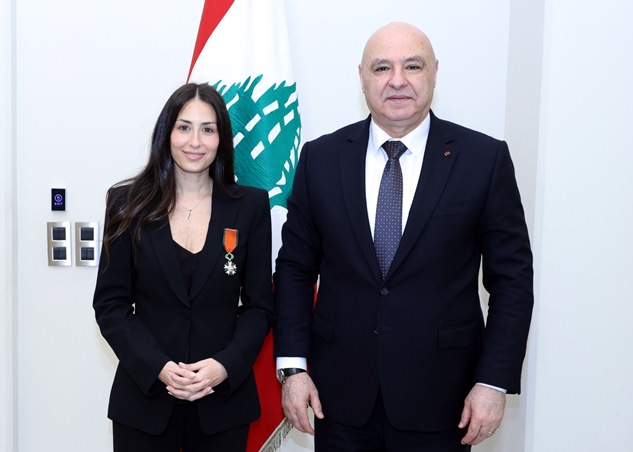 الرئيس عون يستقبل هبة طوجي بعد منحها وسام الأرز الوطني
