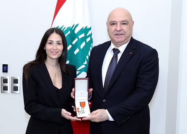 الرئيس عون يستقبل هبة طوجي بعد منحها وسام الأرز الوطني