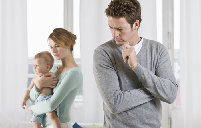 5 علامات تدلّ على أن اهتمامك بأطفالك قد يدمر زوجك