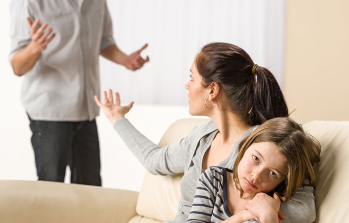 5 علامات تدلّ على أن اهتمامك بأطفالك قد يدمر زوجك