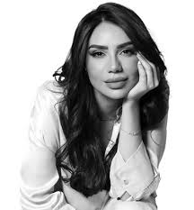 فيديو.. لبنى عبد العزيز تترك الأستوديو بعد سؤال عن الزواج والارتباط