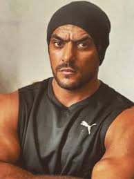 أحمد العوضي: 