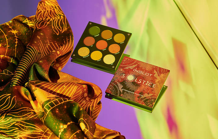 إنجلوت السماوية: مجموعة مكياج مستوحاة من عشقنا للقمر والنجوم