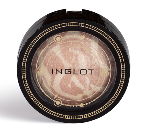 إنجلوت السماوية: مجموعة مكياج مستوحاة من عشقنا للقمر والنجوم