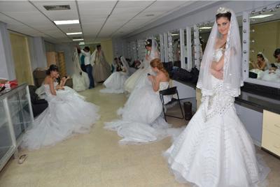 أديبا المحبوب لـ«نواعم»: فساتين الزفاف في الخليج فخمة