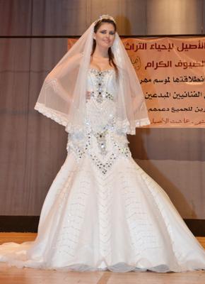 أديبا المحبوب لـ«نواعم»: فساتين الزفاف في الخليج فخمة