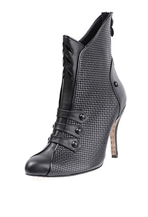 لويز ضومط: للمصمّمين الخليجيين لمسة مميزة من الحضارة الشرق أوسطية 