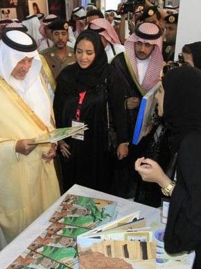 الناشرة السعودية ثريّا بترجي لـ«نواعم»: أبي وزوجي وراء نجاحي 