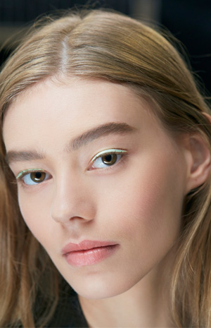 اتبعي نصائح Dior واحصلي على مكياج العارضات الناعم الفرنسي