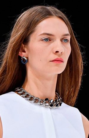 اتبعي نصائح Dior واحصلي على مكياج العارضات الناعم الفرنسي