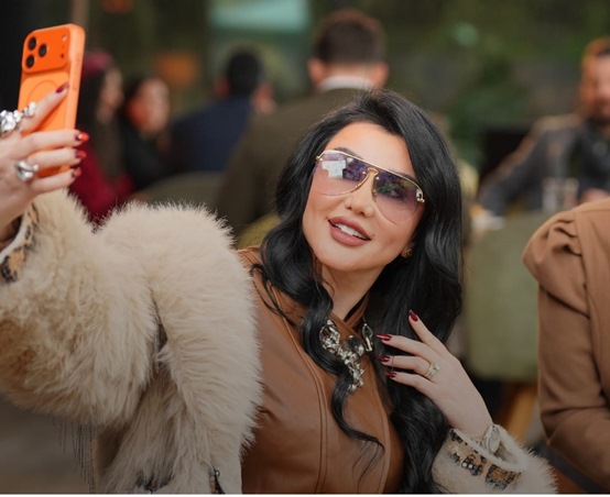 جيني إسبر بين الشرّ والكوميديا…حضور مزدوج يشعل الموسم الرمضاني