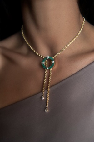 في علامة 94Jewelry، ست شقيقات إماراتيات يبتكرنَ مجوهرات مستوحاة من الجذور