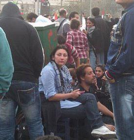 جيهان فاضل مع الثوار في الميدان، وعمرو مصطفى يصر على عدائهم