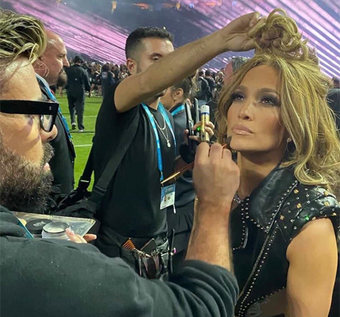 مكياج جينيفر لوبيز وشاكيرا يصنع التاريخ على مسرح Super Bowl
