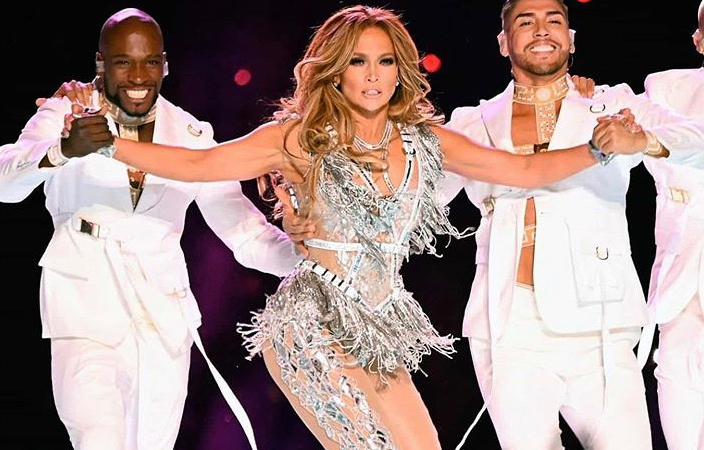 مكياج جينيفر لوبيز وشاكيرا يصنع التاريخ على مسرح Super Bowl