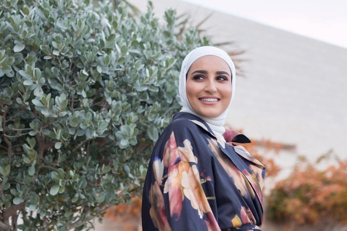 كيف تتأقلمين مع روتين العناية في مناخ مختلف؟ من الخليج إلى أوروبا