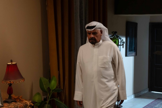 عائلة تواجه تحديات الحياة المعاصرة وأزماتها في 