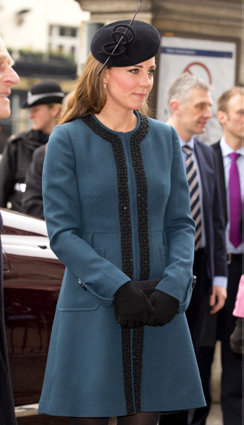 الأناقة ترافق كايت ميدلتون حتى خلال حملها