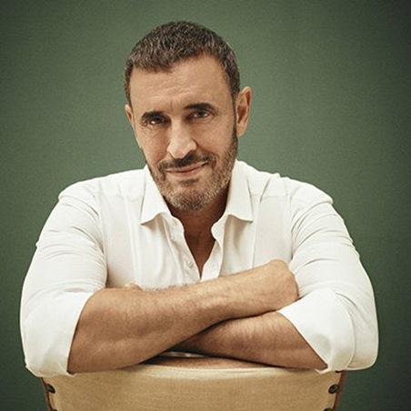 كاظم الساهر في زيارة خاطفة لمصر... ما السبب؟