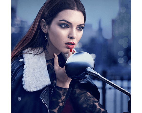 صورة كايلي جينر وشقيقاتها فى الطفولة تشعل إنستغرام!