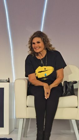 «نواعم» تشهد انطلاق الجونة السينمائي بتكريم منة شلبي