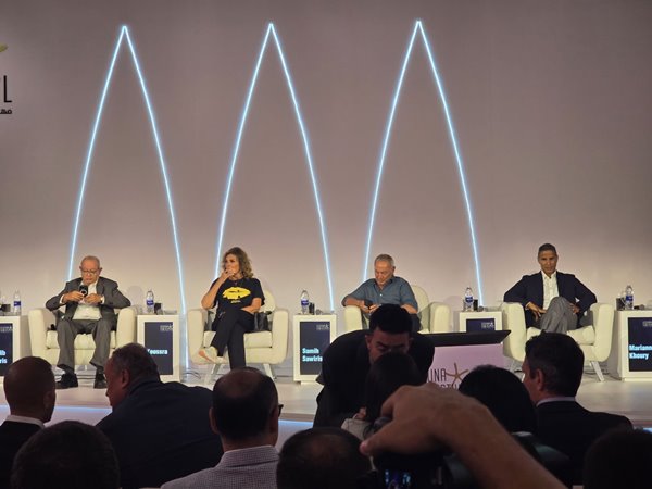 «نواعم» تشهد انطلاق الجونة السينمائي بتكريم منة شلبي