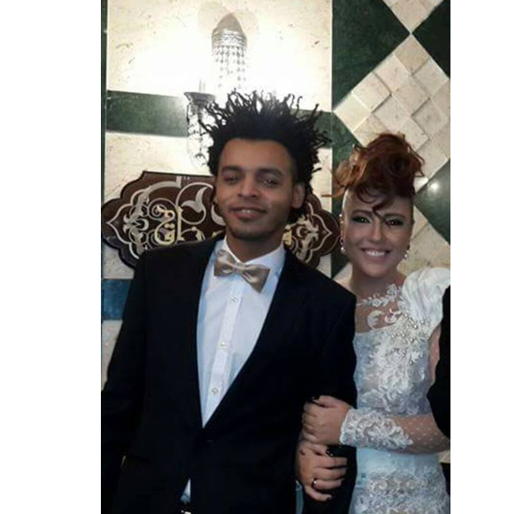 مي كساب تحلق شعرها 