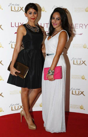 ليدي فوزازا تشجّع المواهب الشابة في تصميم الأزياء