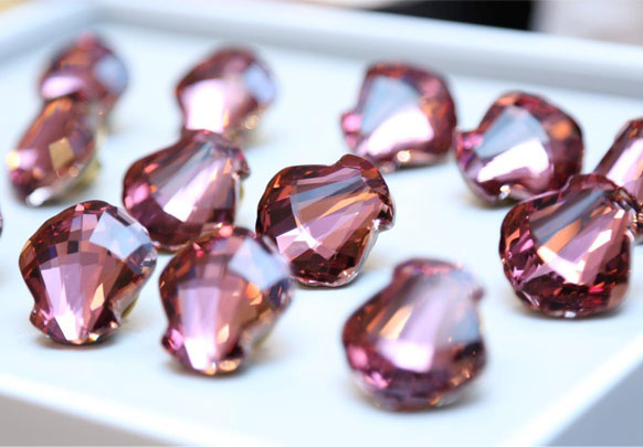 بين ابتكارات Swarovski ونصائح Lady Fozaza: الرقيّ سيكون حليفك