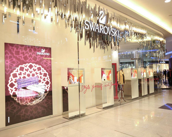 بين ابتكارات Swarovski ونصائح Lady Fozaza: الرقيّ سيكون حليفك